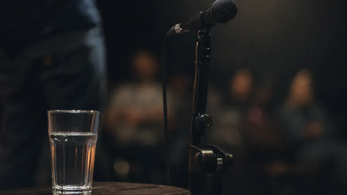 Październik w MOK Dębica przyspiesza - koncerty, teatr i słowo