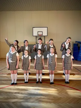 Grafika promocyjna wydarzenia Musical „Nasz głos” w Dębicy. Poruszający spektakl o hejcie w szkolnej codzienności