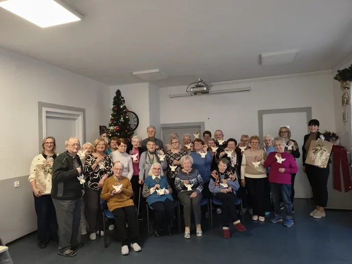 Świąteczne spotkania z seniorami w Dębicy - tradycje, wspomnienia, radość