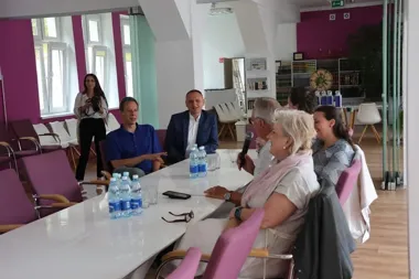 Biblioteka w Dębicy pokazała się gościom z Puurs od środka