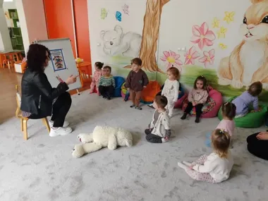 Książki, zabawy i małe odkrycia - tak wyglądał **kwiecień** w bibliotece