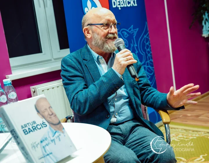 Artur Barciś w bibliotece w Dębicy - wieczór słowa, śmiechu i refleksji
