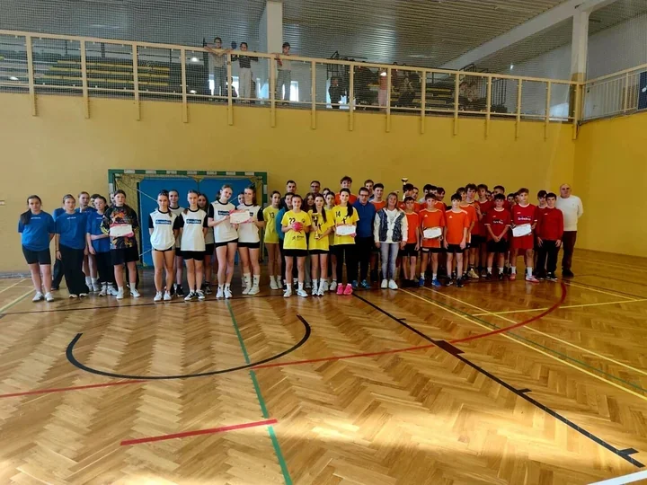 Szkoły z gminy Dębica walczyły o awans w piłce ręcznej w Pustkowie