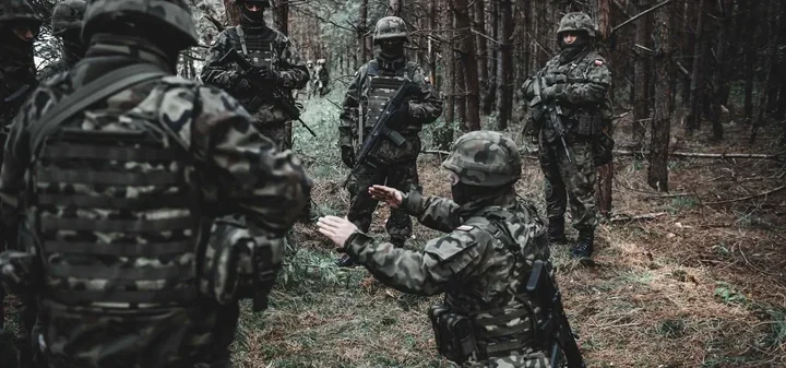 Pododdziały 33 blp szkolą się w Brzeźnicy - kwaterunek w szkole