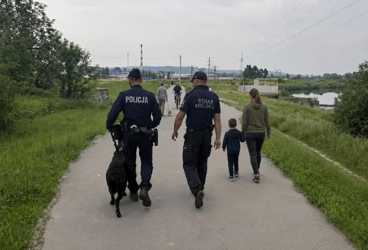 Patrole policji i straży miejskiej wracają na ulice Dębicy