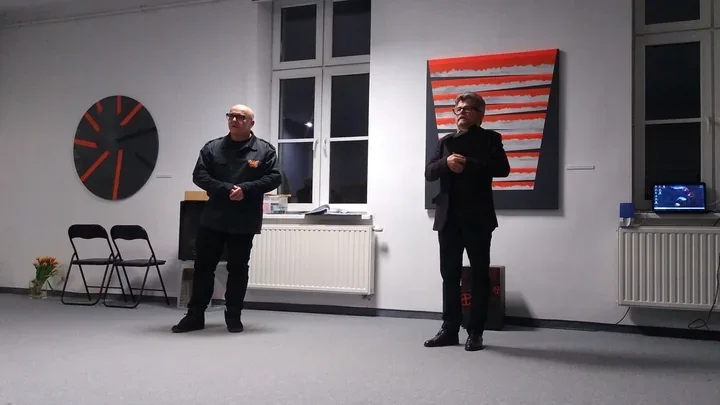 Inne Wymiary Romana Przewoźnika - dotyk, natura i abstrakcja w Galerii MOK