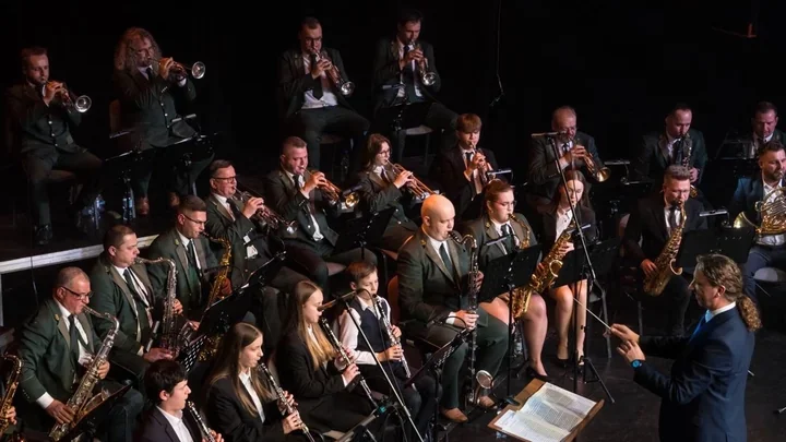 Karnawałowe przeboje na żywo - Miejska Orkiestra Dęta rozgrzała Dom Kultury Mors