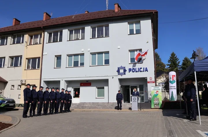 Po 14 latach policjanci wracają do Jodłowej. Posterunek znów działa