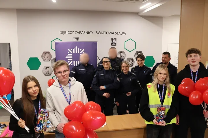 Dębiccy policjanci zabezpieczali 34. Finał WOŚP - stoisko profilaktyczne i nocne patrole