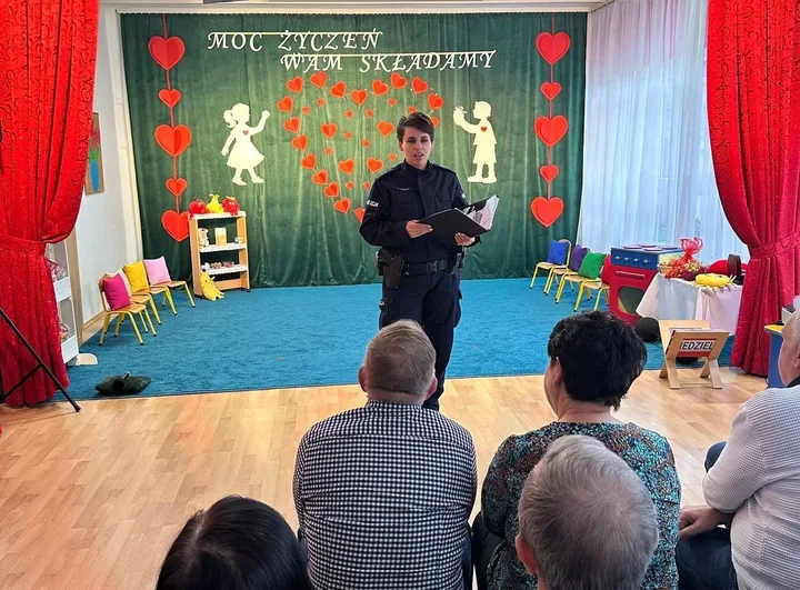 Dzielnicowa z Dębicy uczyła seniorów jak nie dać się oszustom