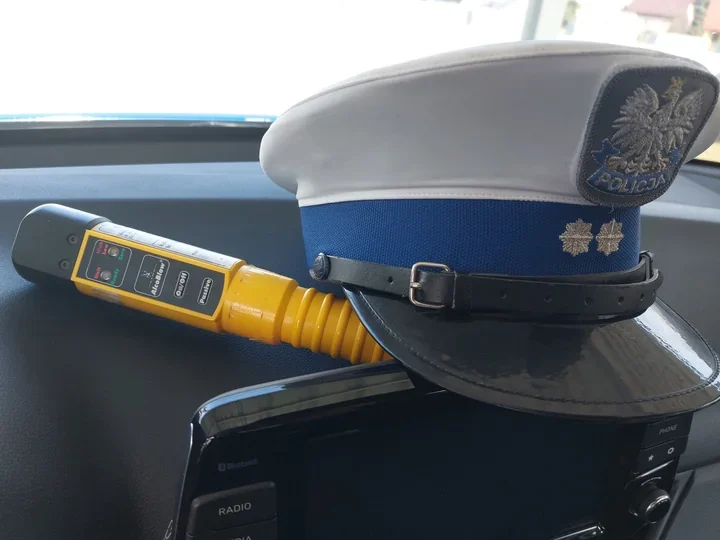 Na osiedlu Borowiec - pijany kierowca audi uderzył w zaparkowanego dodge''a