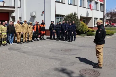 Paczka niewiadomego pochodzenia w starostwie - służby ruszyły do ewakuacji