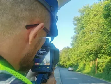 Zasów - dwa auta pędziły ponad 100 km/h, prawa jazdy przepadły od razu