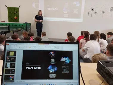 Policjantka z Dębicy uczyła młodzież - internet nie jest przestrzenią bezkarną