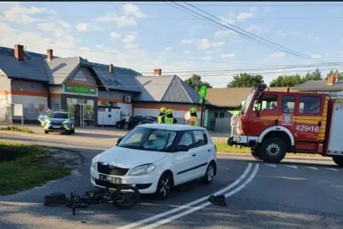 Poranny wypadek w Paszczynie - rowerzysta trafił do szpitala po zderzeniu