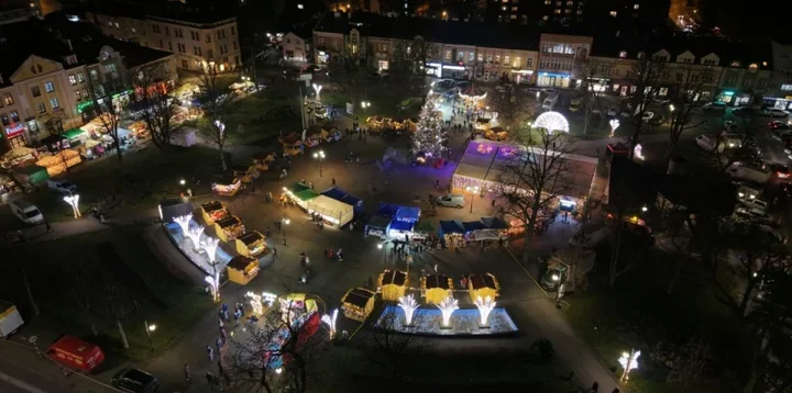Rynek zamienia się w Miasteczko Bożonarodzeniowe - świąteczne atrakcje w Dębicy