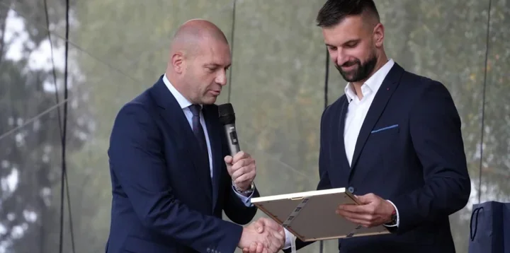 90 lat Borowca Straszęcin. Młodzi piłkarze zagrali obok klubowych legend