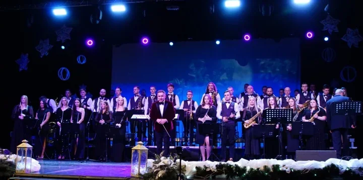 Jubileuszowe kolędy i zbiórka - Orkiestra Reprezentacyjna Gminy Żyraków w MOK Dębica