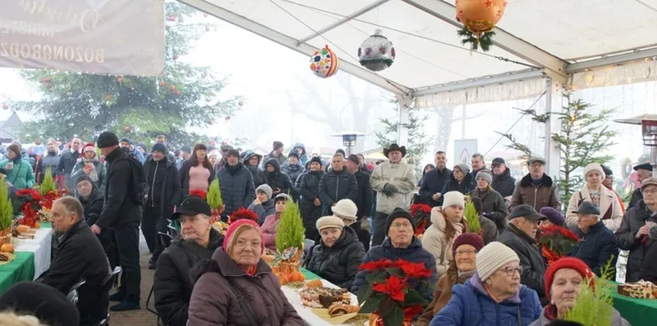 Świąteczny Rynek pełen stoisk i wspólny opłatek - Miejska Wigilia w Miasteczku