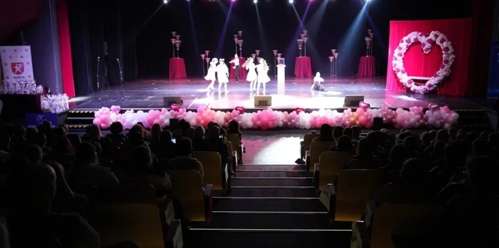 Szkoła i artyści razem - koncert charytatywny w Morsie zebrał wsparcie dla Krystiana