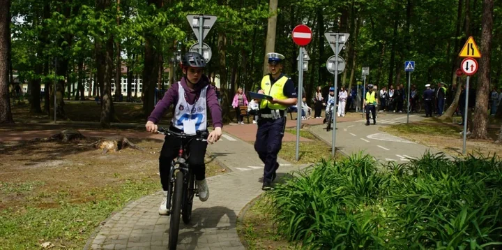 Młodzi rowerzyści sprawdzili wiedzę i refleks w Pustkowie-Osiedlu