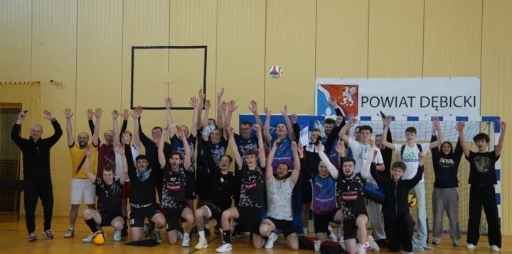 Siedem drużyn i wysoki poziom gry – Gmina Żyraków triumfuje w powiatowym finale siatkówki